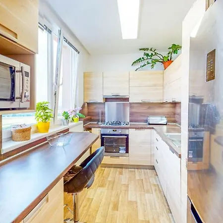 Novy Apartman V Ostrave U Misky S Akvariem A Vyhledem Z Balkonu Na Beskydy Ostrava Exterior photo