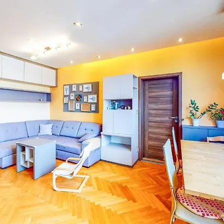 Novy Apartman V Ostrave U Misky S Akvariem A Vyhledem Z Balkonu Na Beskydy Ostrava Exterior photo