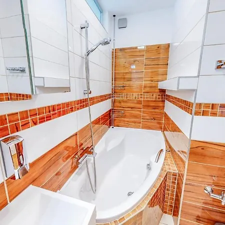Novy Apartman V Ostrave U Misky S Akvariem A Vyhledem Z Balkonu Na Beskydy Ostrava Exterior photo