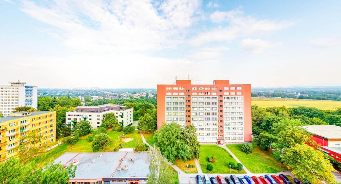 Novy V Ostrave U Misky S Akvariem A Vyhledem Z Balkonu Na Beskydy Apartment Ostrava