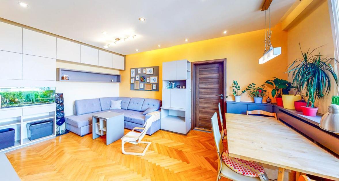 Apartment Novy V Ostrave U Misky S Akvariem A Vyhledem Z Balkonu Na Beskydy