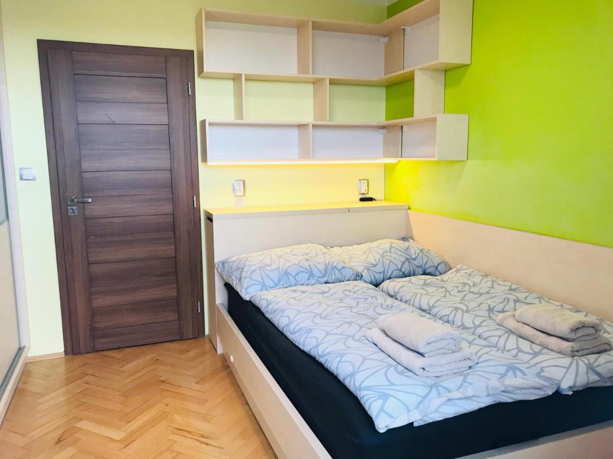 Novy V Ostrave U Misky S Akvariem A Vyhledem Z Balkonu Na Beskydy Apartment Ostrava