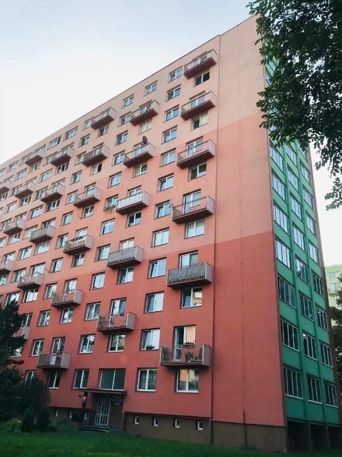 Novy V Ostrave U Misky S Akvariem A Vyhledem Z Balkonu Na Beskydy *