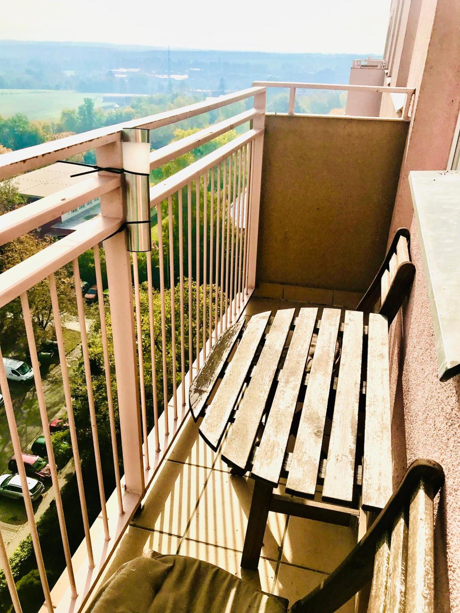 Novy V Ostrave U Misky S Akvariem A Vyhledem Z Balkonu Na Beskydy Ostrava